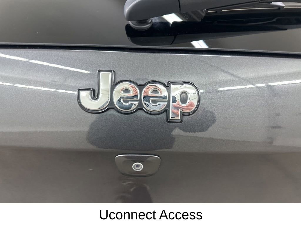 Used 2017 Jeep Cherokee Latitude w/ Cold Weather Group image 17