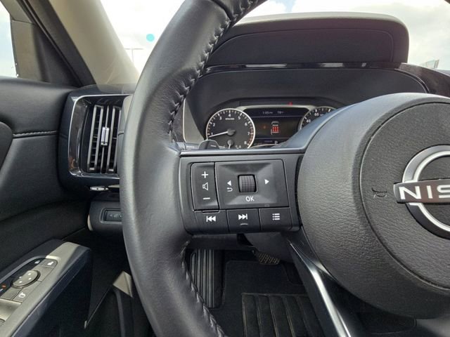 Used 2025 Nissan Pathfinder SV FWD image 11