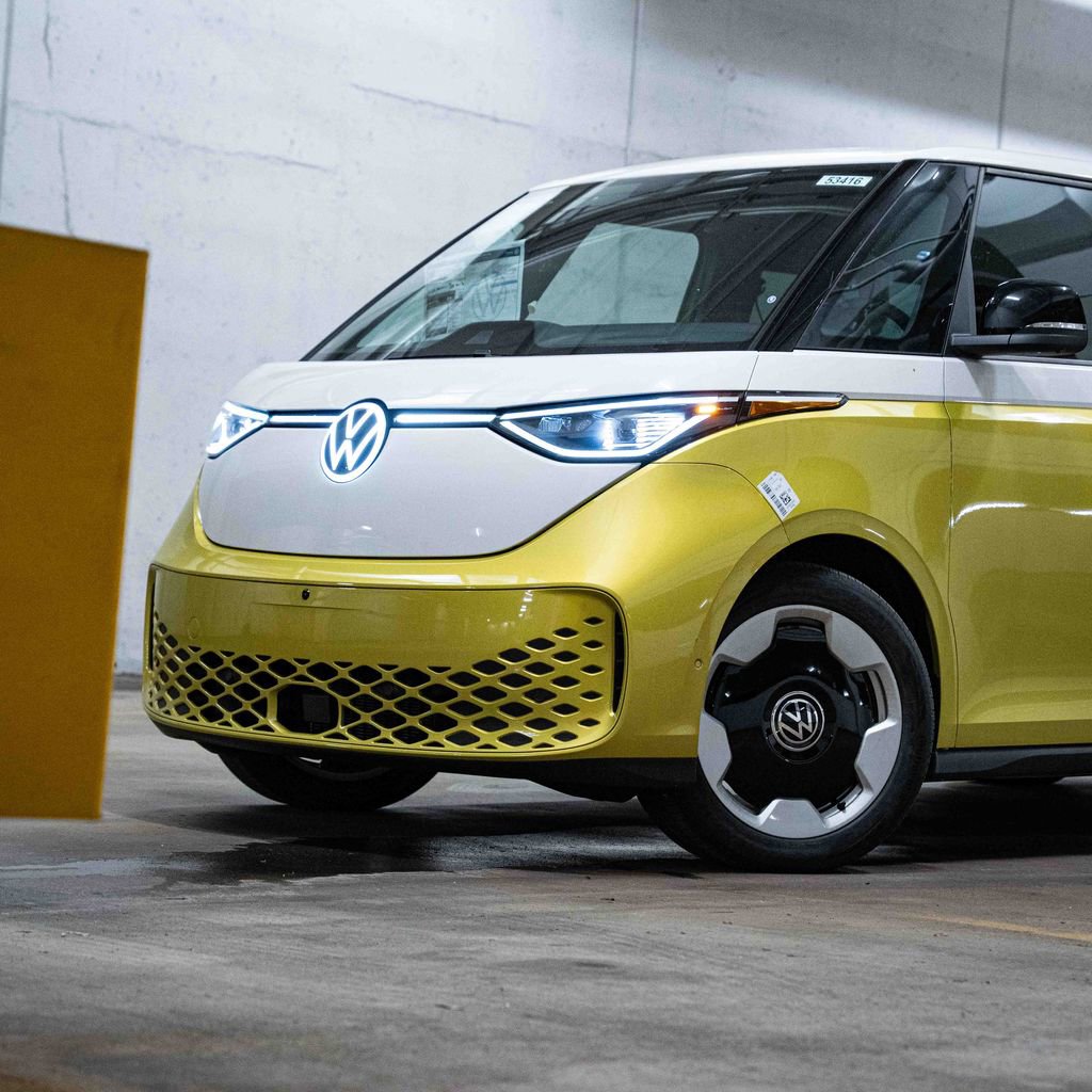 New 2025 Volkswagen ID. Buzz Pro S Plus AWD/4WD image 2