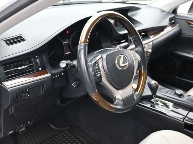 Used 2013 Lexus ES 350 w/ Premium Pkg image 14