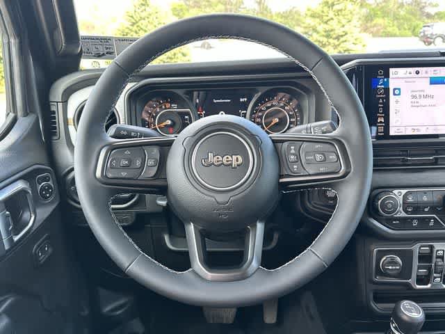 Used 2025 Jeep Gladiator Sport AWD/4WD image 7