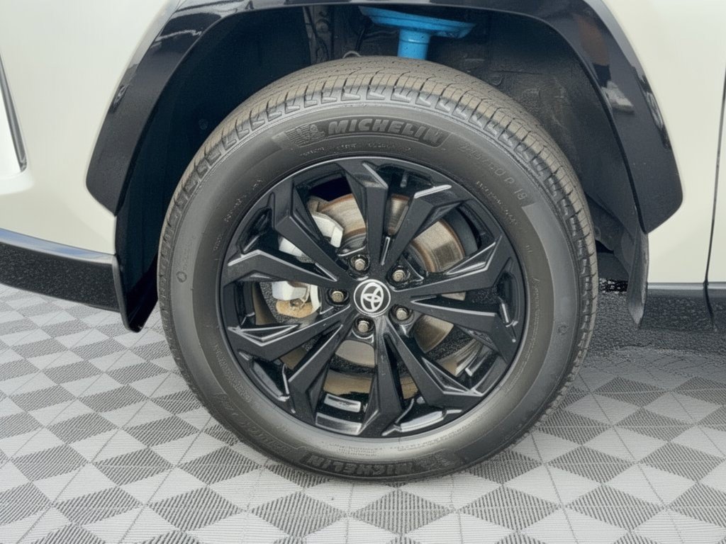 Used 2023 Toyota RAV4 XSE AWD/4WD image 13