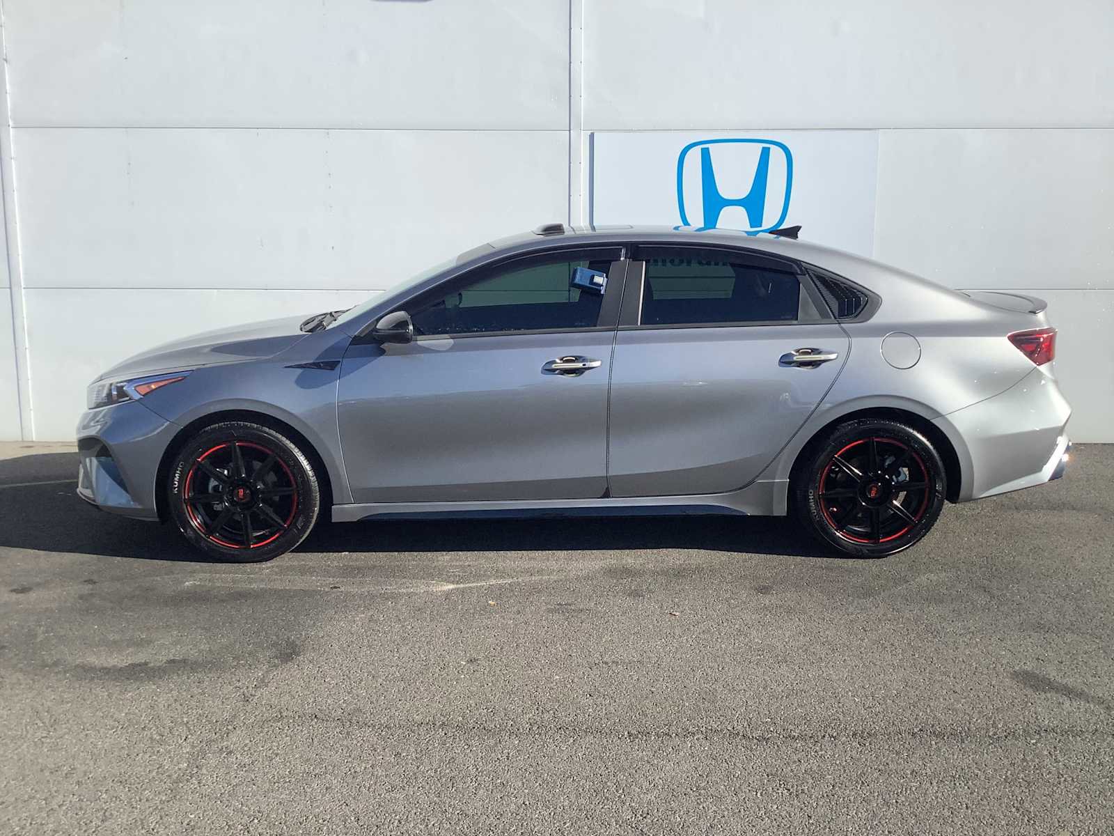 Used 2024 Kia Forte GT-Line w/ GT-Line Premium Package image 2