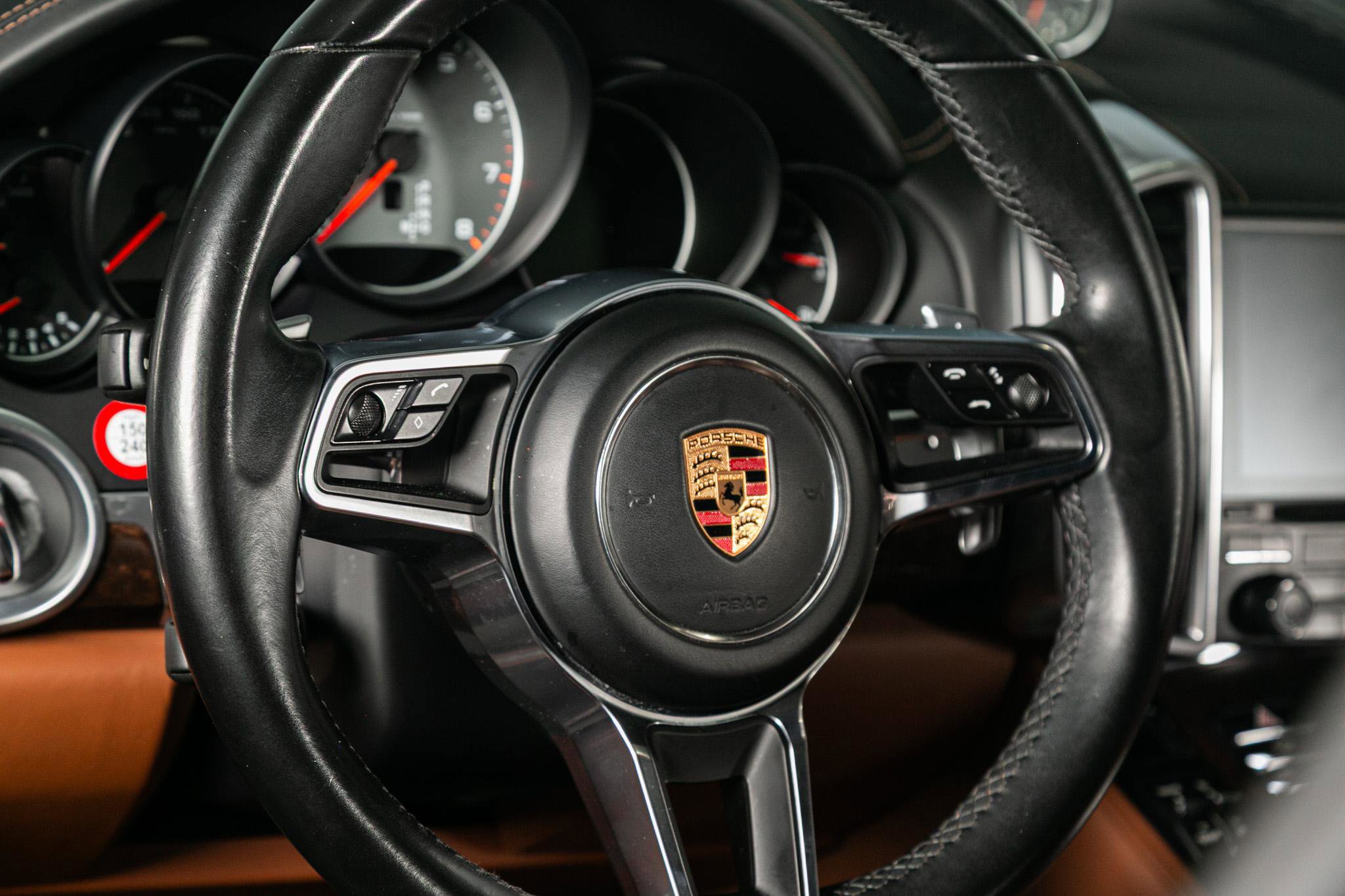 Used 2018 Porsche Cayenne S image 40