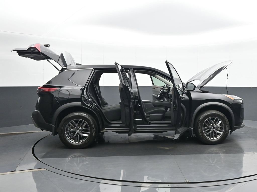 Used 2023 Nissan Rogue S image 26