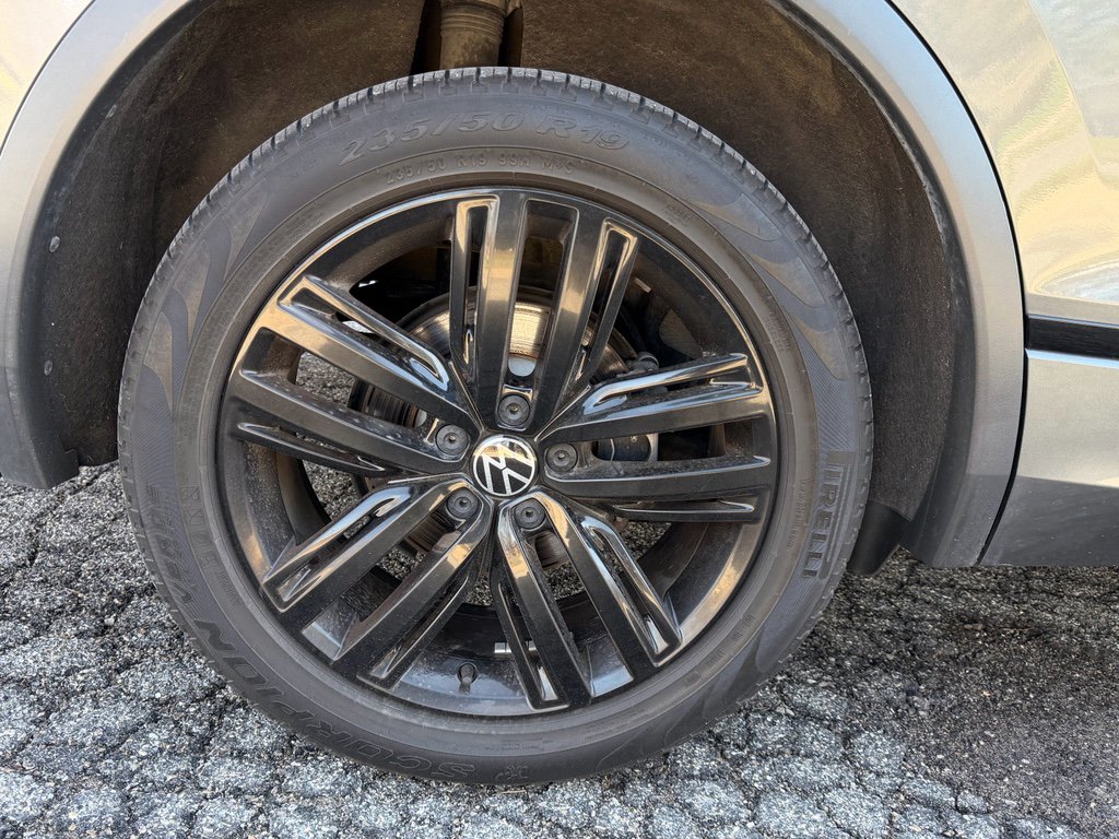 Used 2022 Volkswagen Tiguan SE R-Line image 9