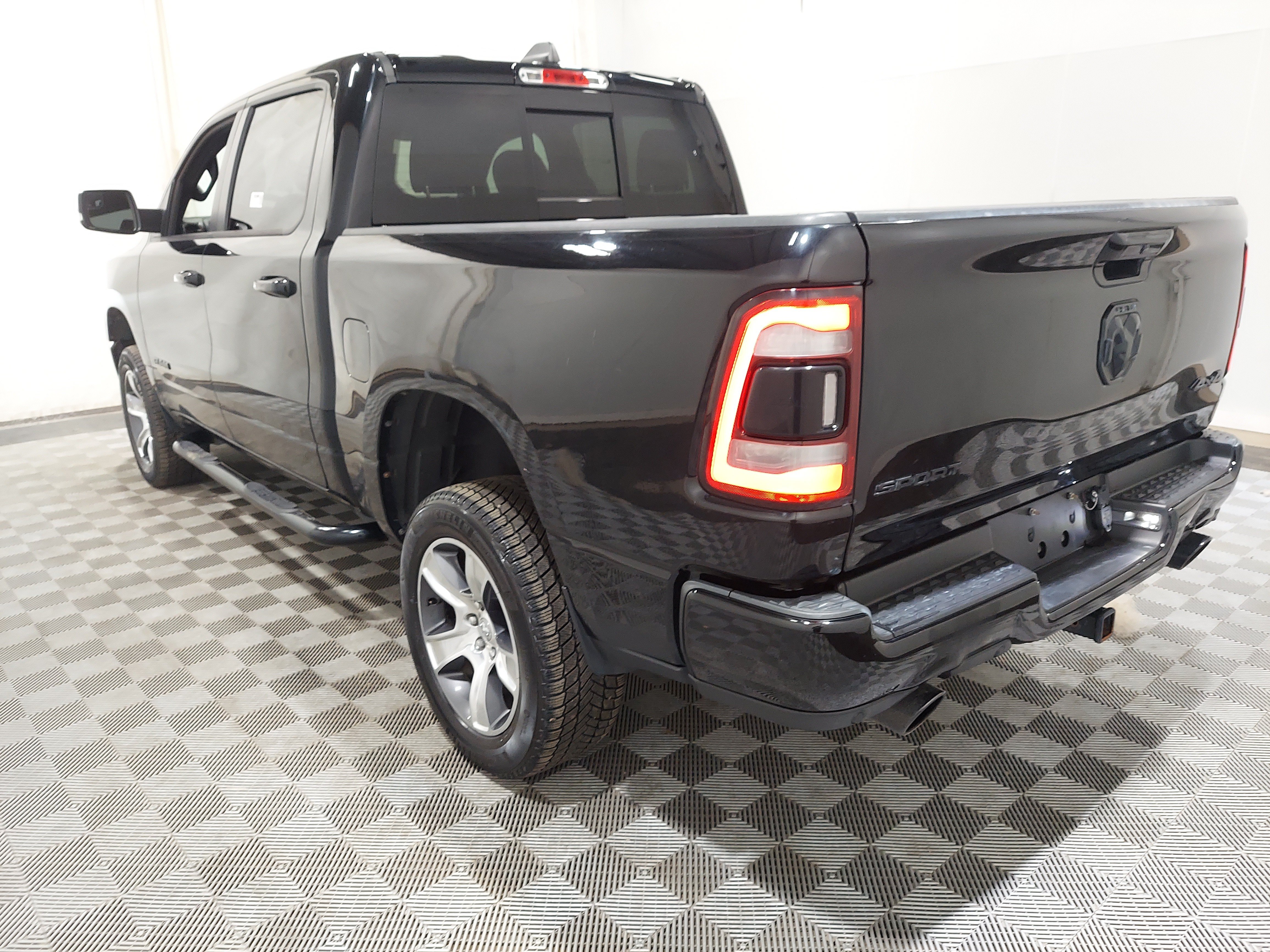 Used 2021 RAM 1500 Sport w/ Level 2 Equipment Group AWD/4WD image 2