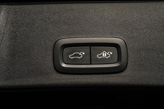 Used 2023 Volvo XC40 B5 Plus w/ Climate Package image 10