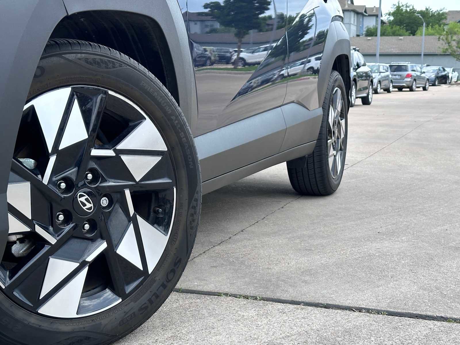 Used 2024 Hyundai Kona SEL FWD image 2