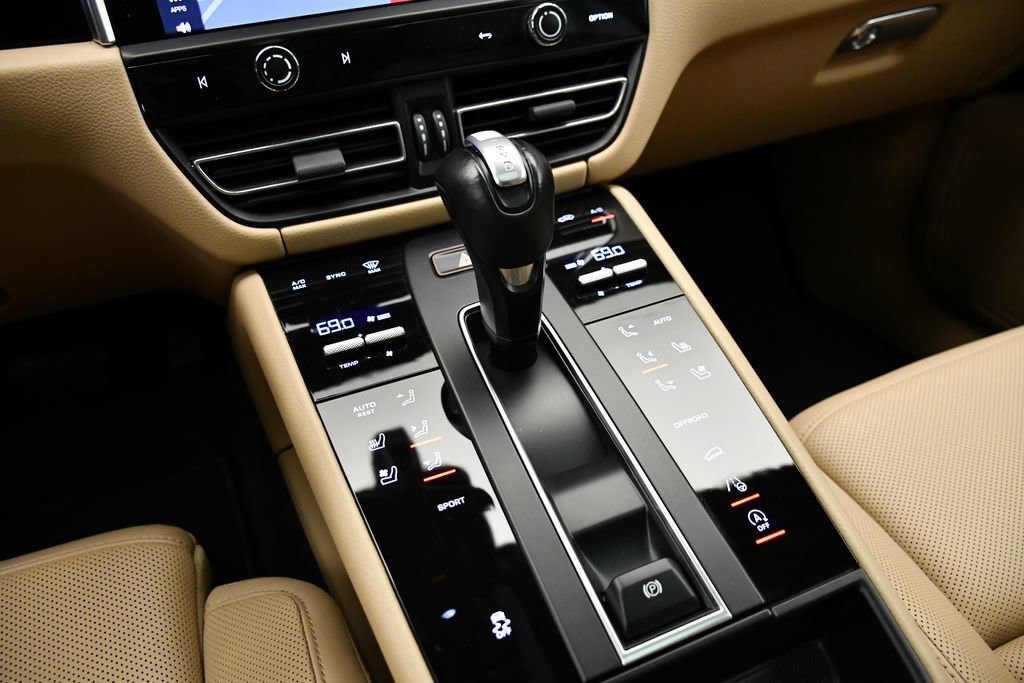 Certified 2023 Porsche Macan Turbo image 33