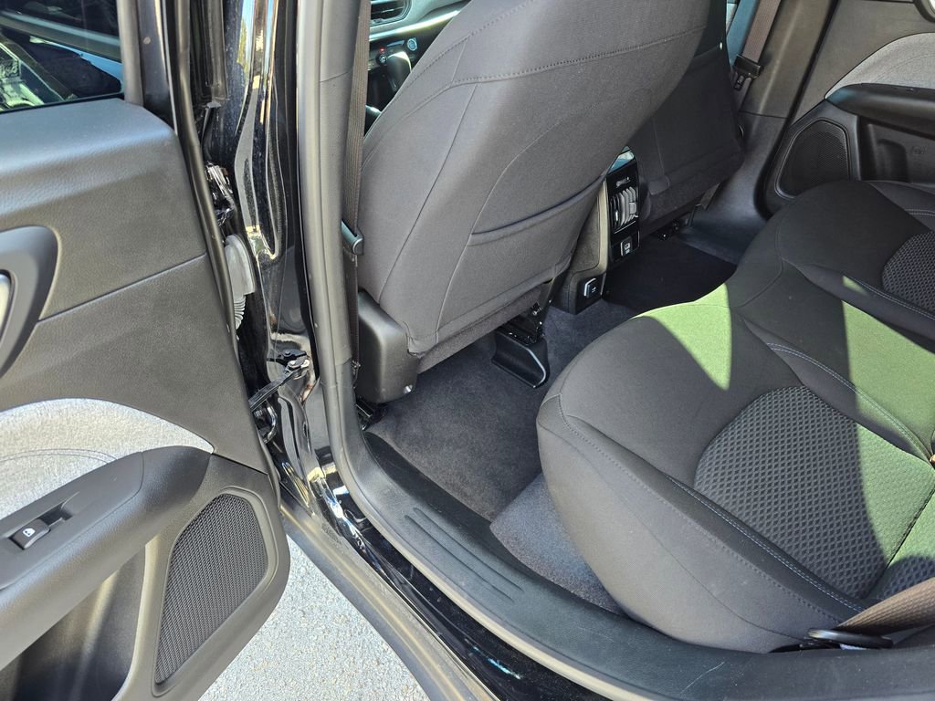 Used 2025 Jeep Compass Sport image 26