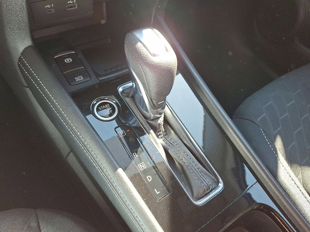 Used 2024 Nissan Kicks SV w/ Interior Electronics Package FWD image 15