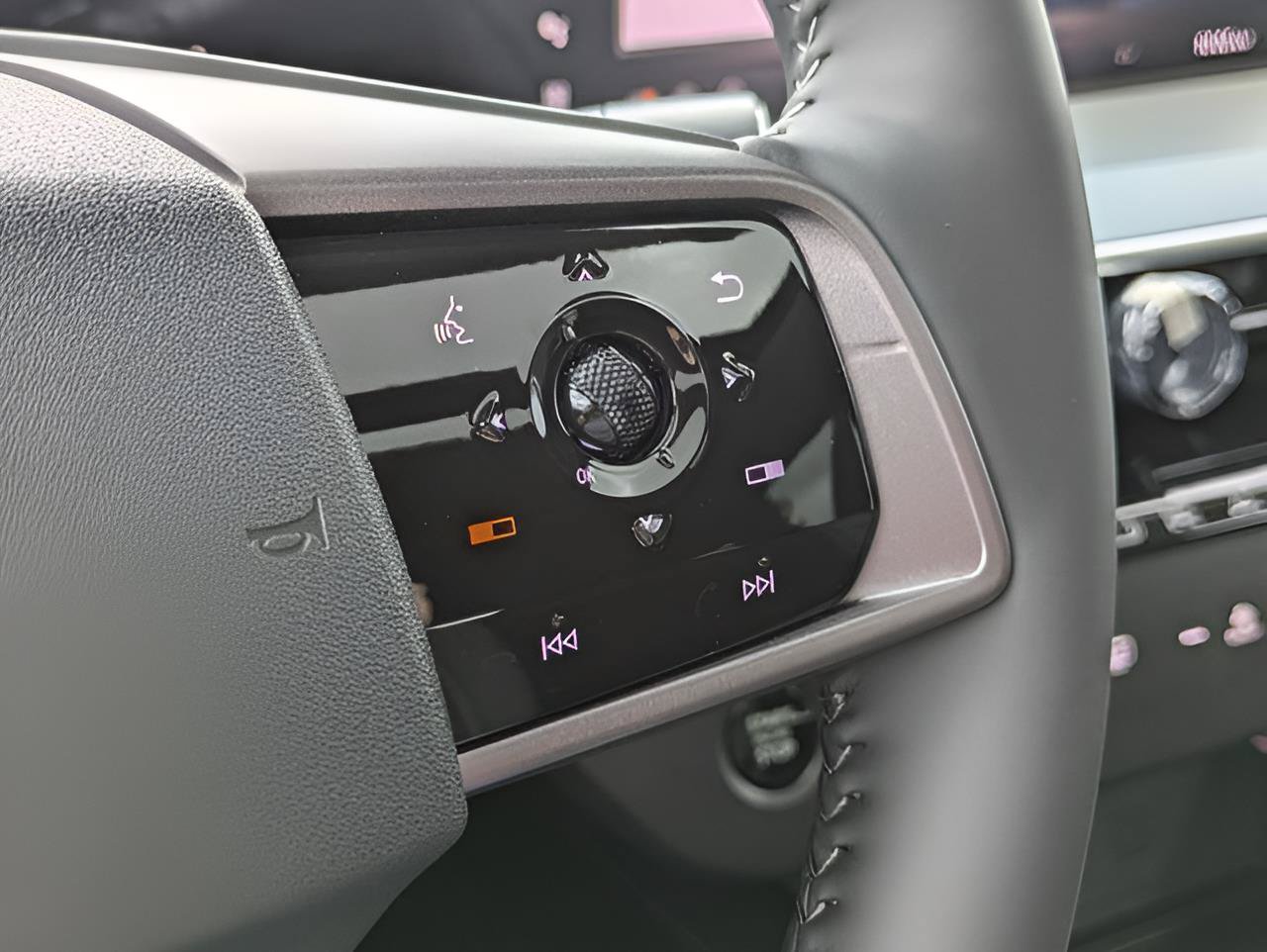 Used 2025 Nissan Murano SL AWD/4WD image 16