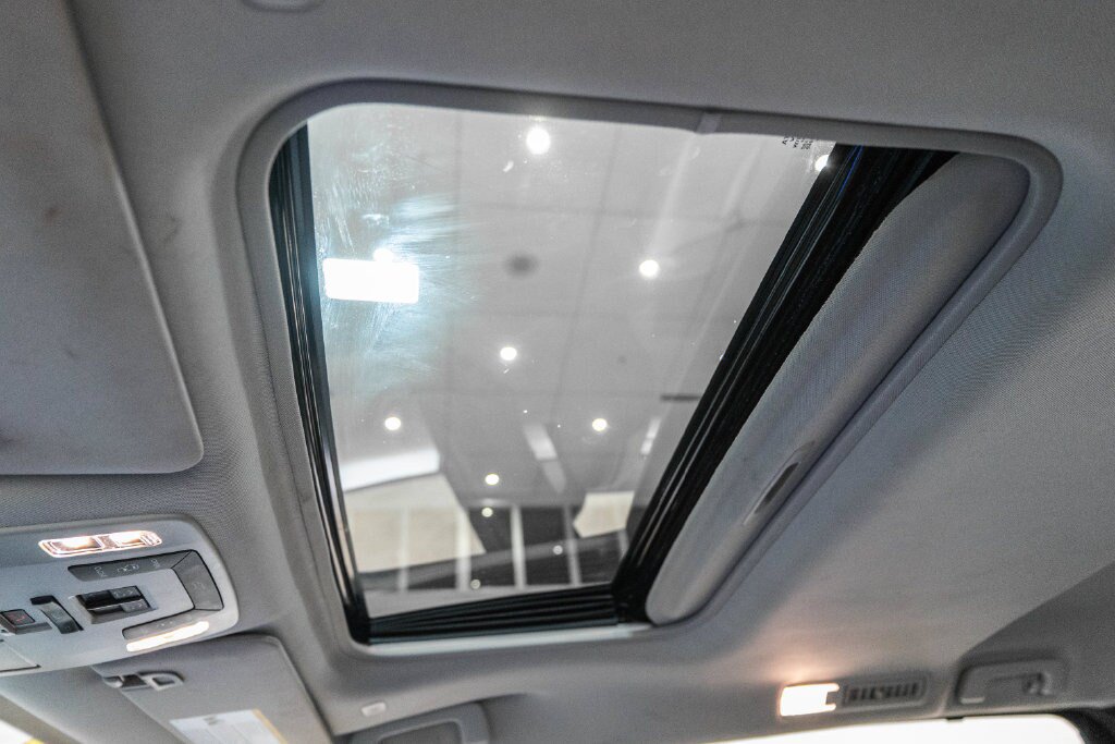 Used 2025 Toyota Sienna XLE FWD image 21