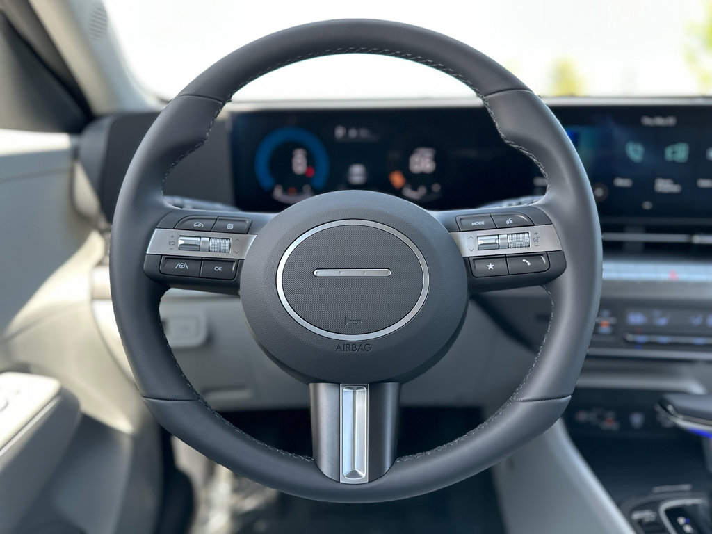 Used 2025 Hyundai Kona SEL image 12