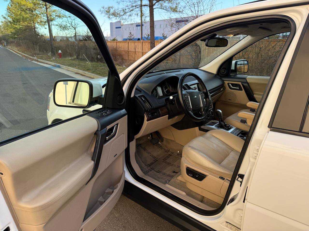 Used 2013 Land Rover LR2 image 13