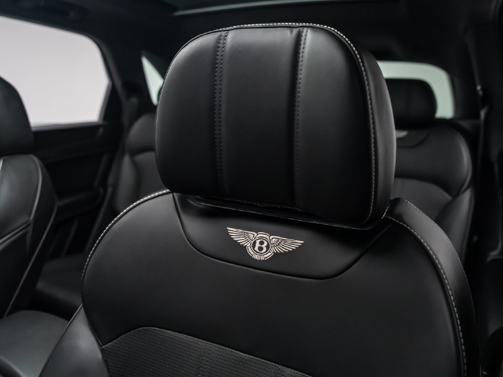 Used 2019 Bentley Bentayga AWD/4WD image 18