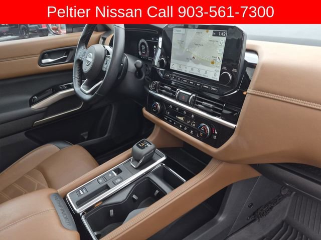 Used 2024 Nissan Pathfinder Platinum image 13