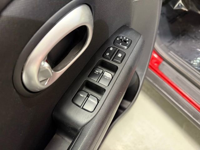 Used 2015 Kia Soul + image 11