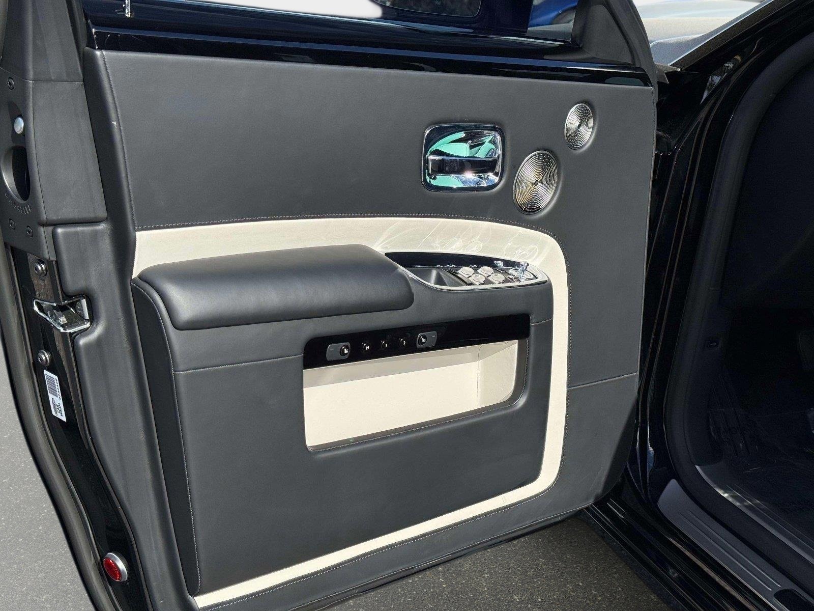 Used 2020 Rolls-Royce Ghost RWD image 40