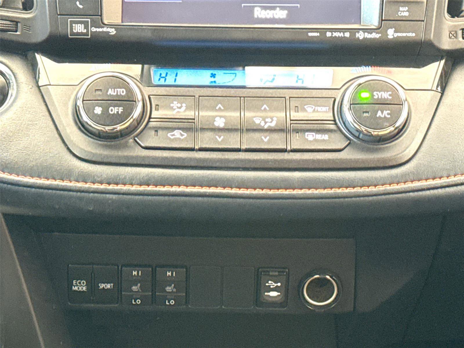 Used 2018 Toyota RAV4 SE w/ Advanced Technology Package image 17