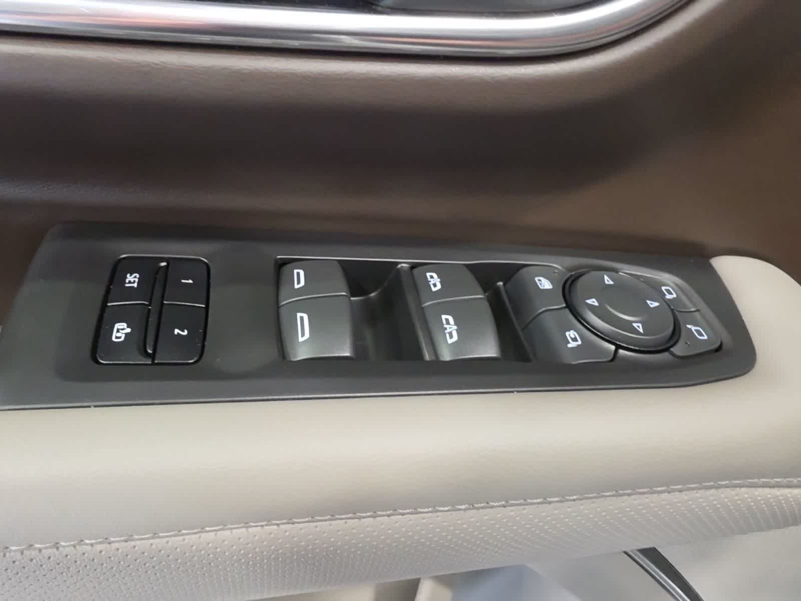 Used 2024 GMC Yukon SLT w/ SLT Premium Package AWD/4WD image 24