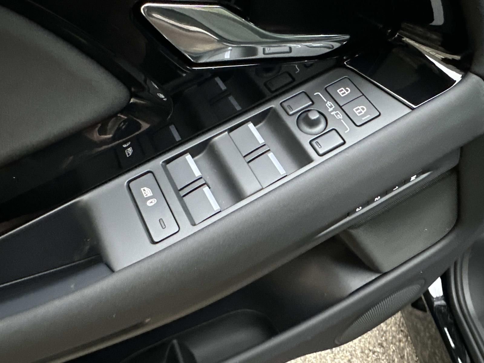New 2026 Land Rover Range Rover Evoque Dynamic SE image 10