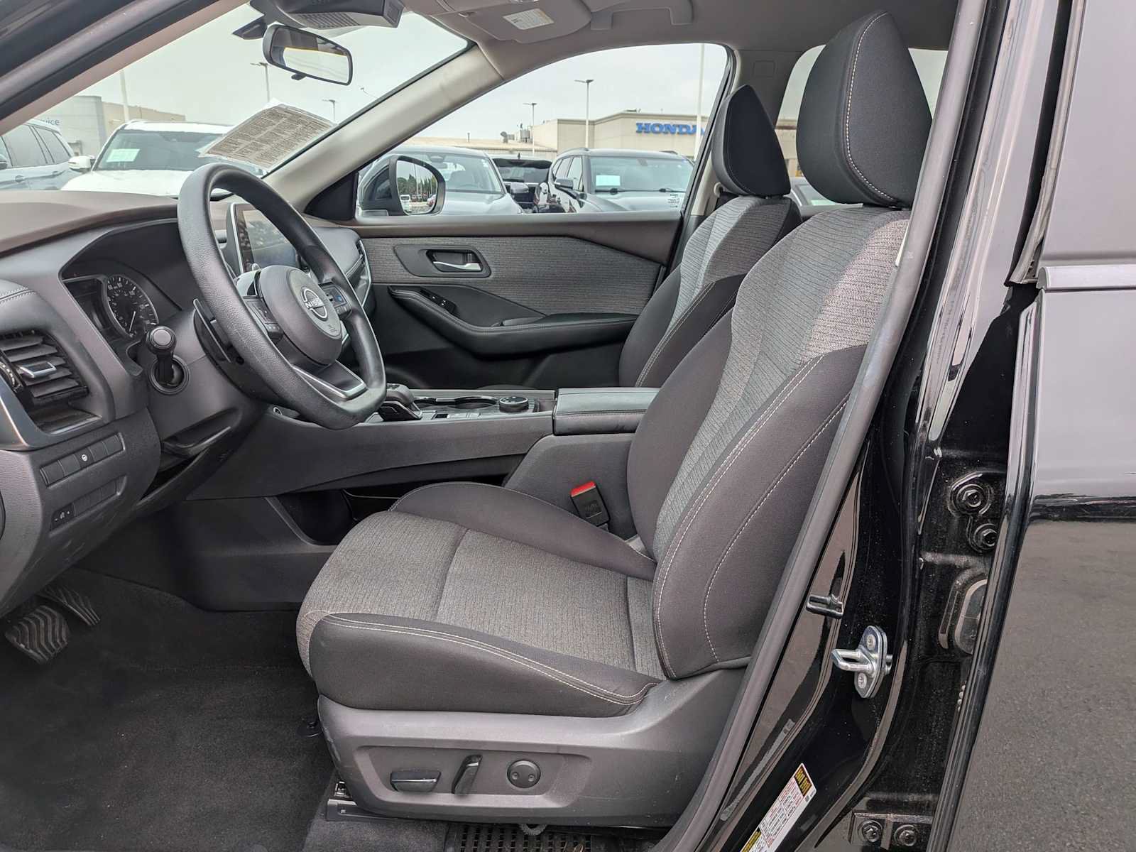Used 2023 Nissan Rogue SV AWD/4WD image 14