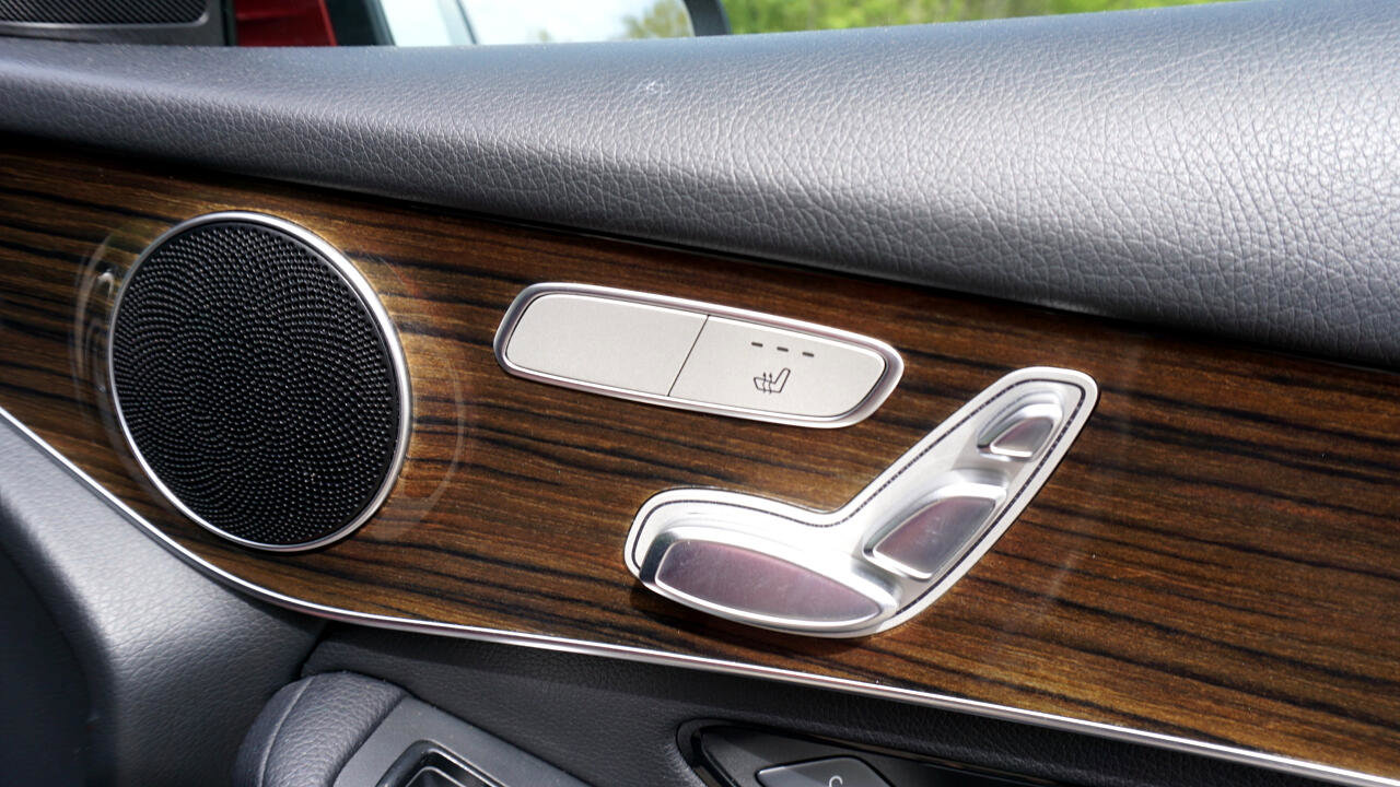 Used 2017 Mercedes-Benz GLC 300 4MATIC image 28