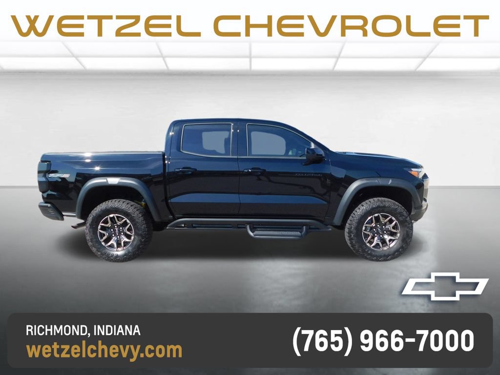 Used 2025 Chevrolet Colorado ZR2 w/ Technology Package AWD/4WD image 2