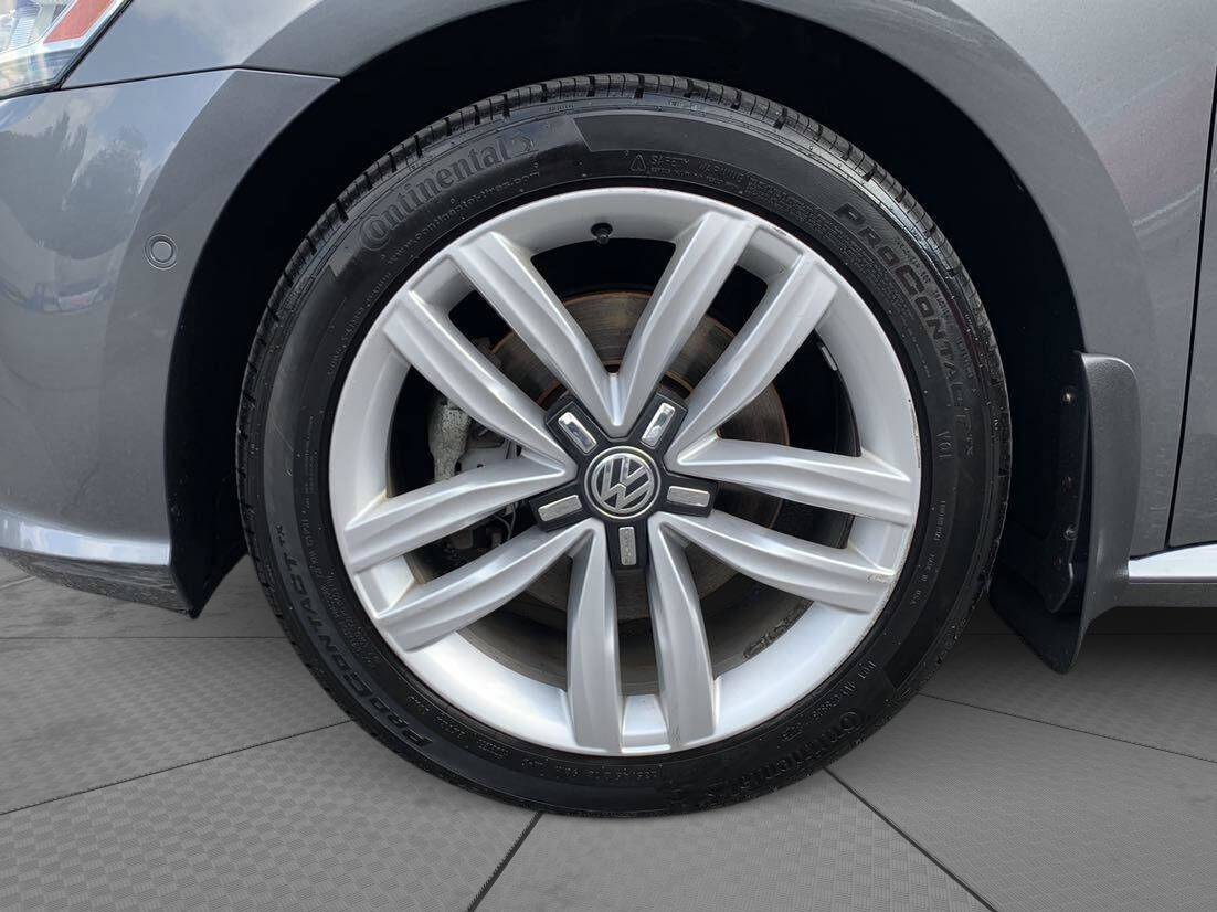 Used 2017 Volkswagen Passat 1.8T SEL Premium FWD image 6