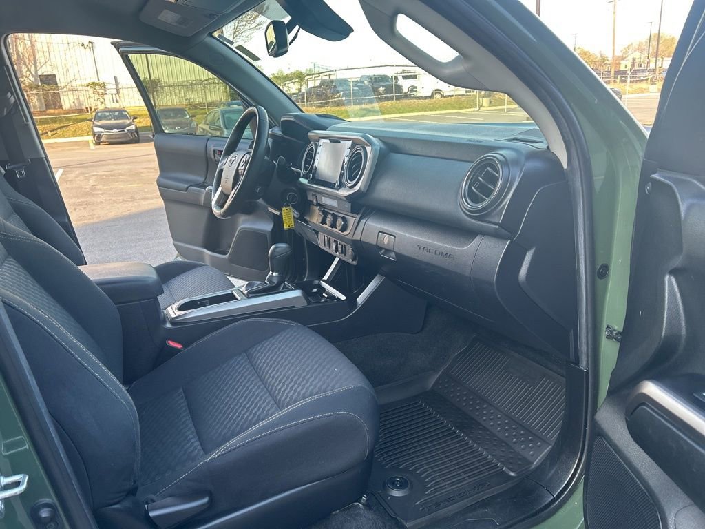 Used 2021 Toyota Tacoma SR5 w/ Trail Edition image 24