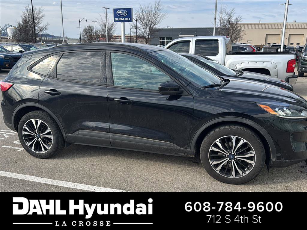 Used 2022 Ford Escape SE w/ SE Sport Appearance Package