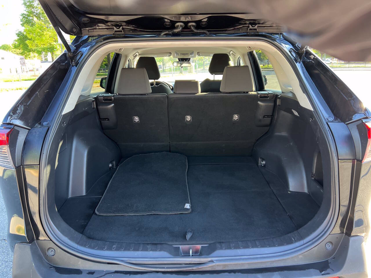 Used 2021 Toyota RAV4 XLE AWD/4WD image 20