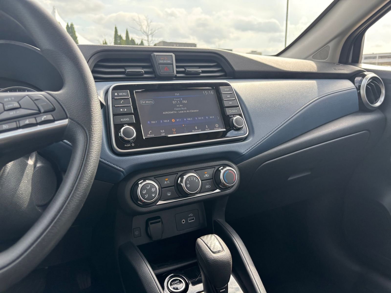 Used 2025 Nissan Versa SV image 17