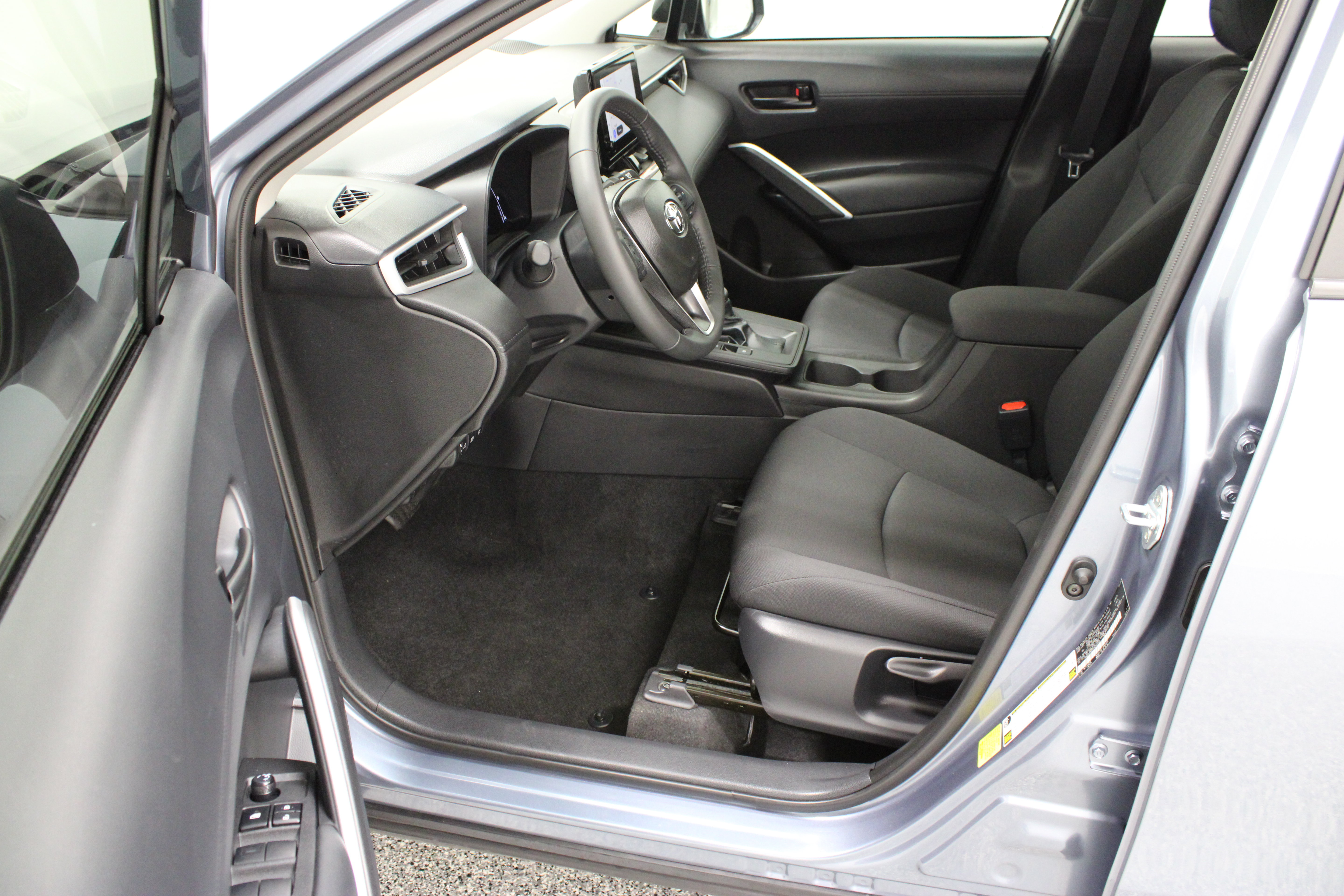 Certified 2026 Toyota Corolla Cross LE FWD image 14