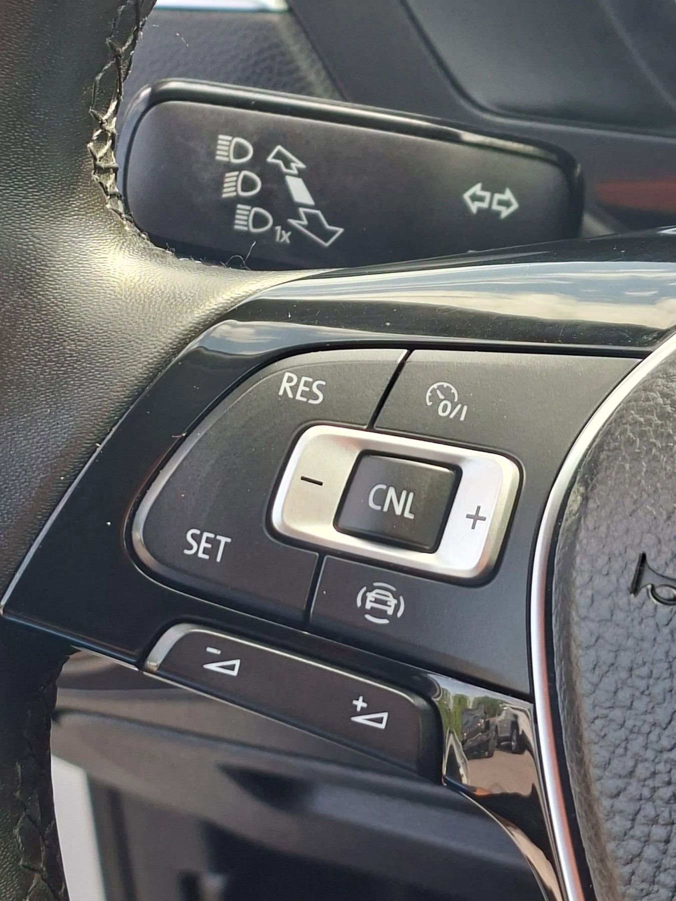 Used 2020 Volkswagen Tiguan SE FWD image 23