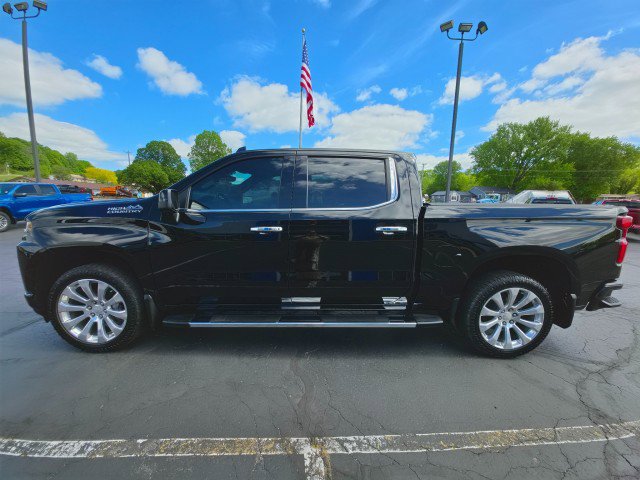 Used 2022 Chevrolet Silverado 1500 High Country w/ Technology Package AWD/4WD image 3