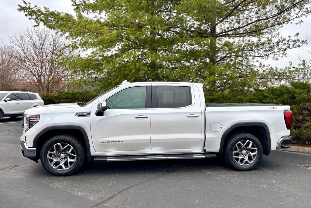Used 2023 GMC Sierra 1500 SLT w/ SLT Premium Package image 4