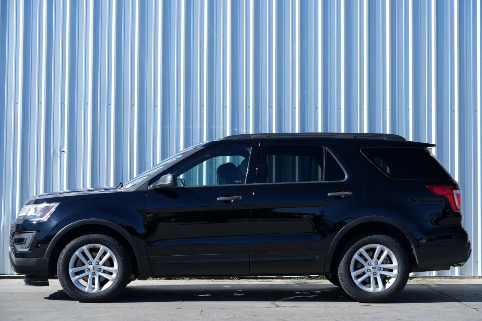 Used 2017 Ford Explorer FWD image 8