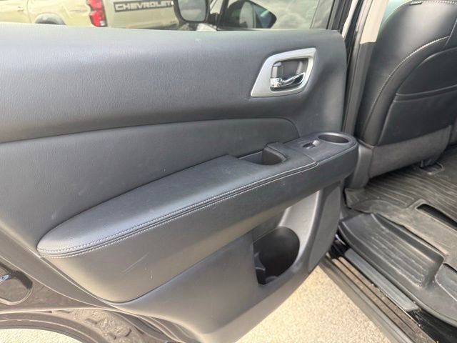 Used 2019 Nissan Pathfinder SL AWD/4WD image 18