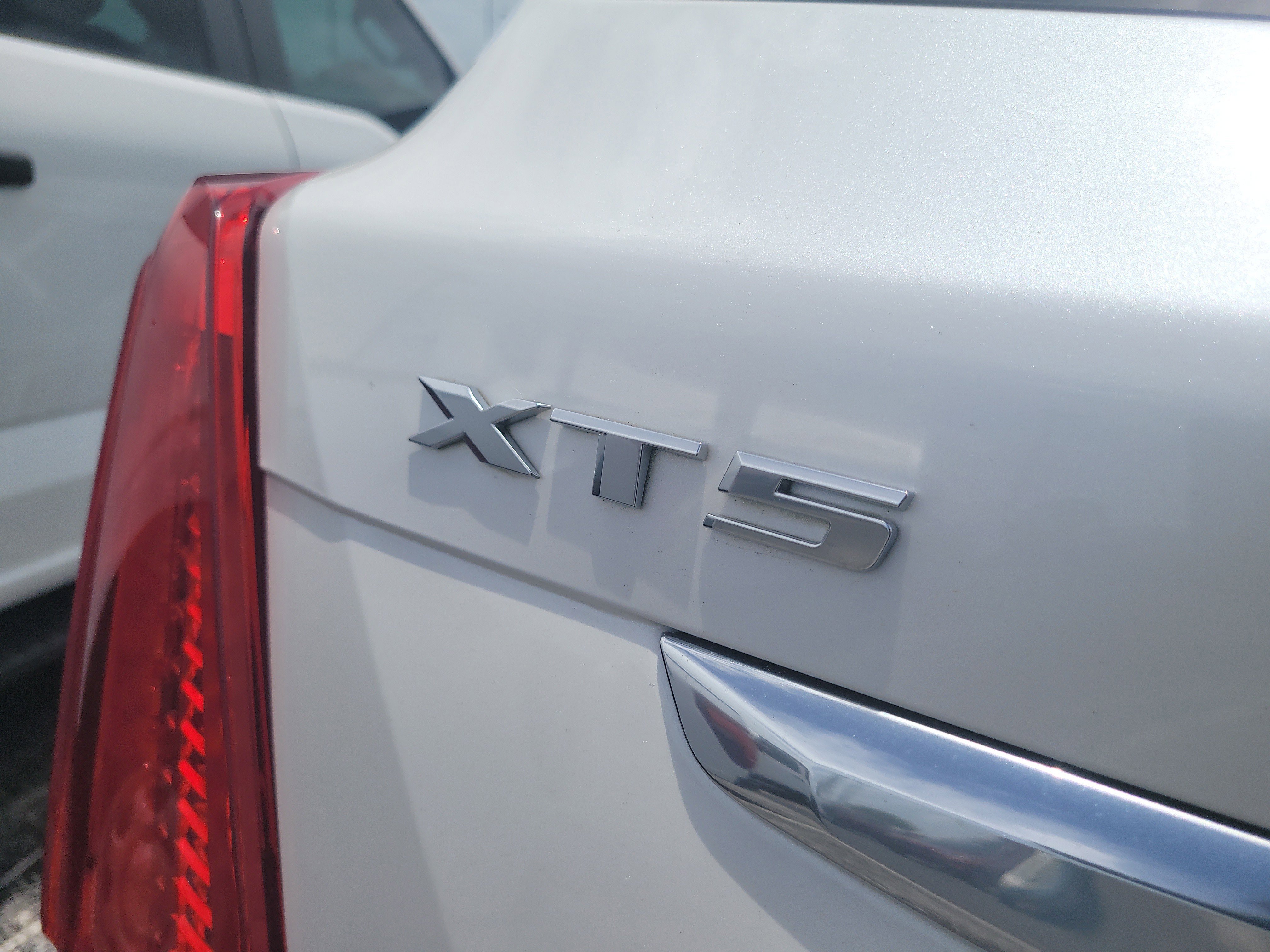 Used 2017 Cadillac XT5 Luxury w/ Driver Awareness Package FWD image 11