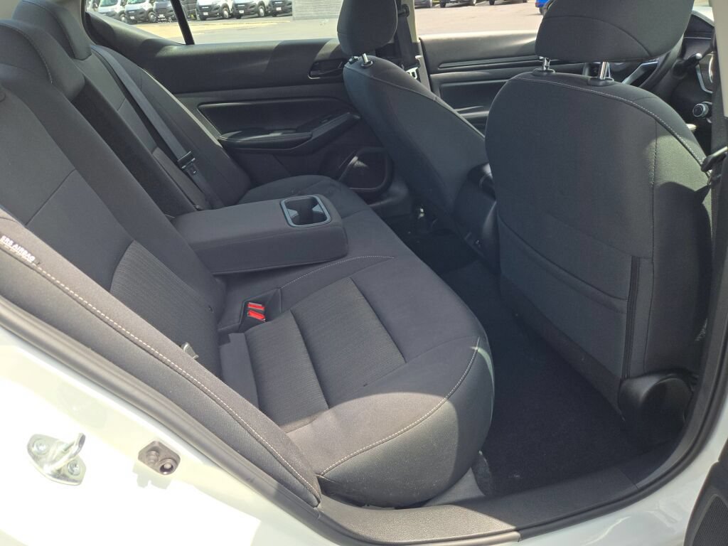 Used 2025 Nissan Altima 2.5 SV FWD image 12
