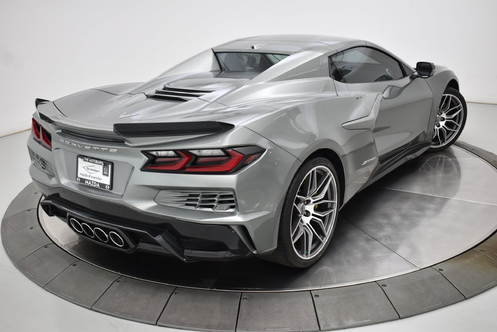 Used 2024 Chevrolet Corvette Z06 RWD image 17