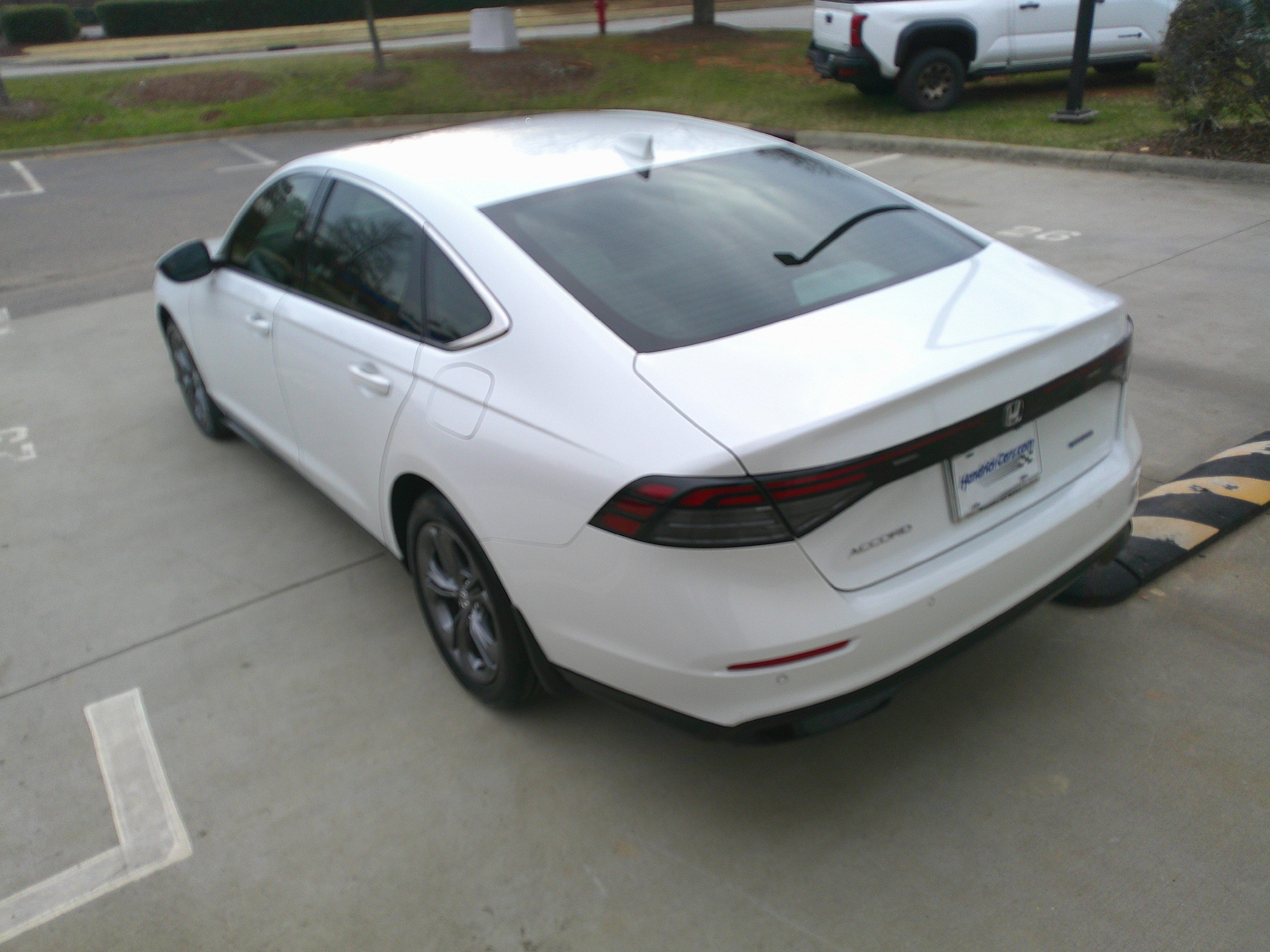 Used 2023 Honda Accord EX-L image 10