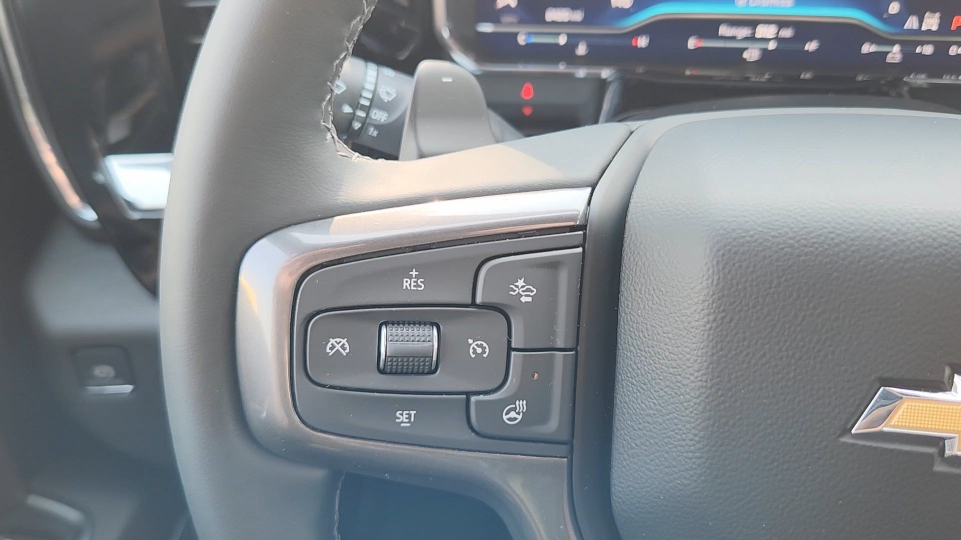 Used 2025 Chevrolet Silverado 1500 High Country w/ Technology Package AWD/4WD image 12