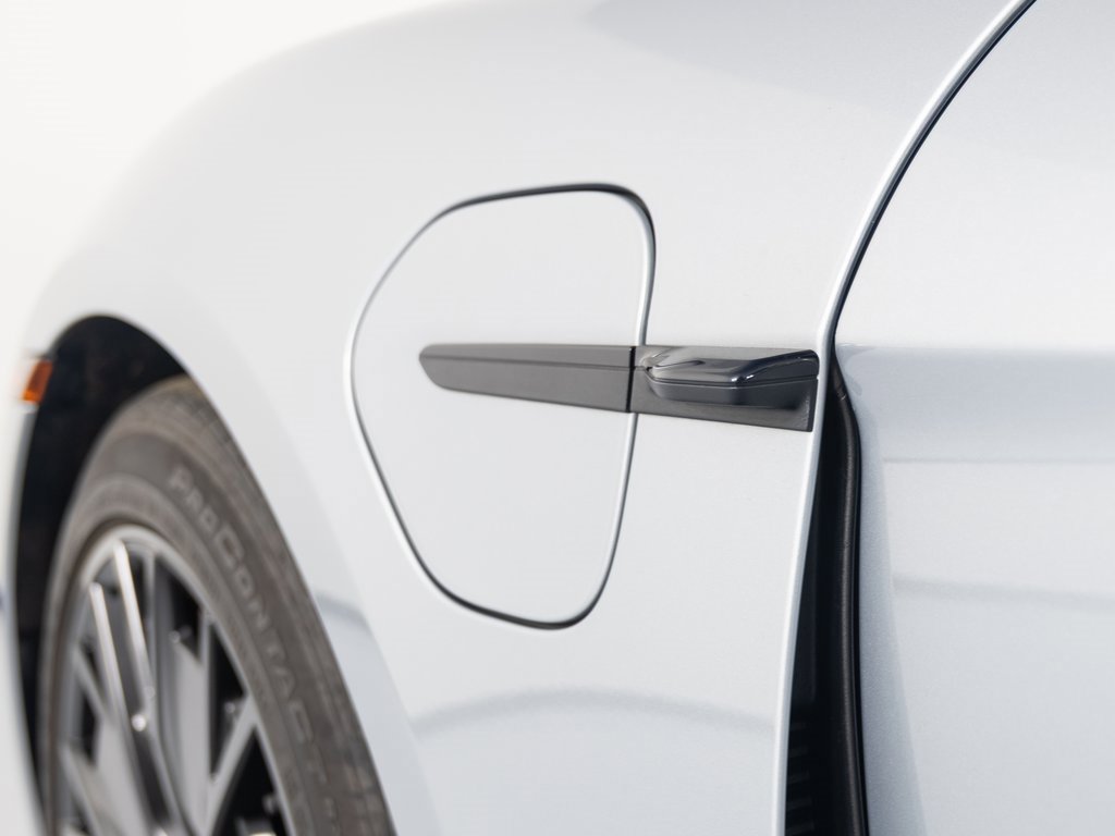 Certified 2022 Porsche Taycan GTS image 33