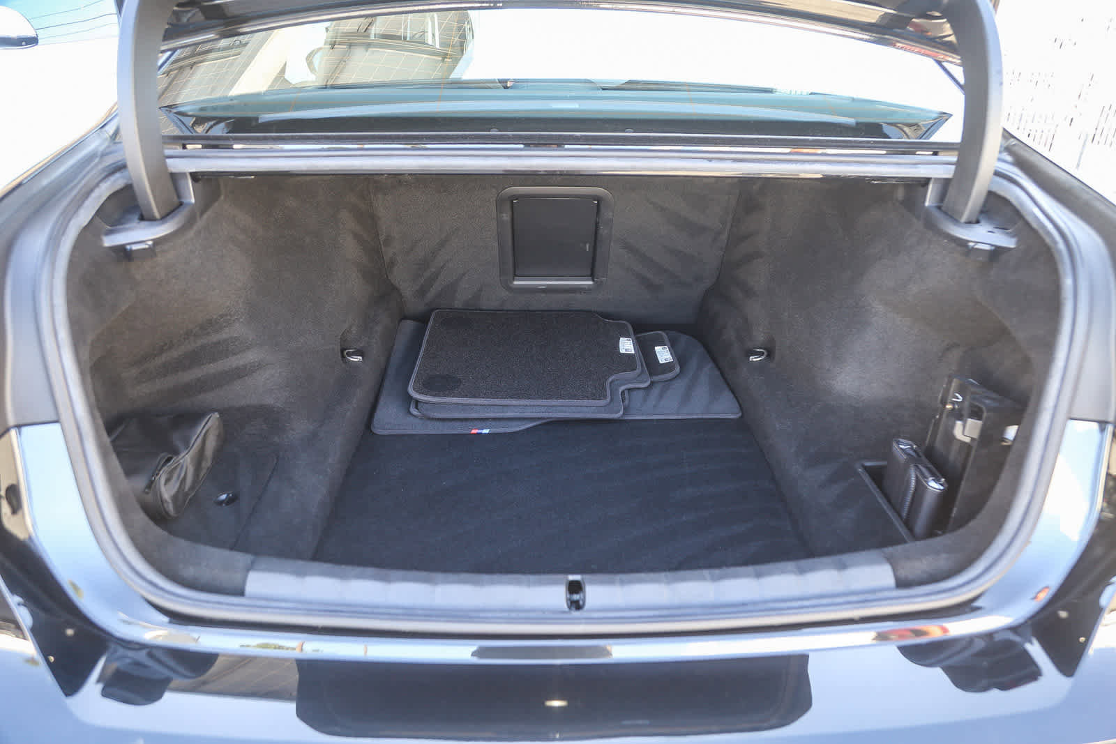 Used 2024 BMW 760i xDrive w/ Premium Package 2 image 22