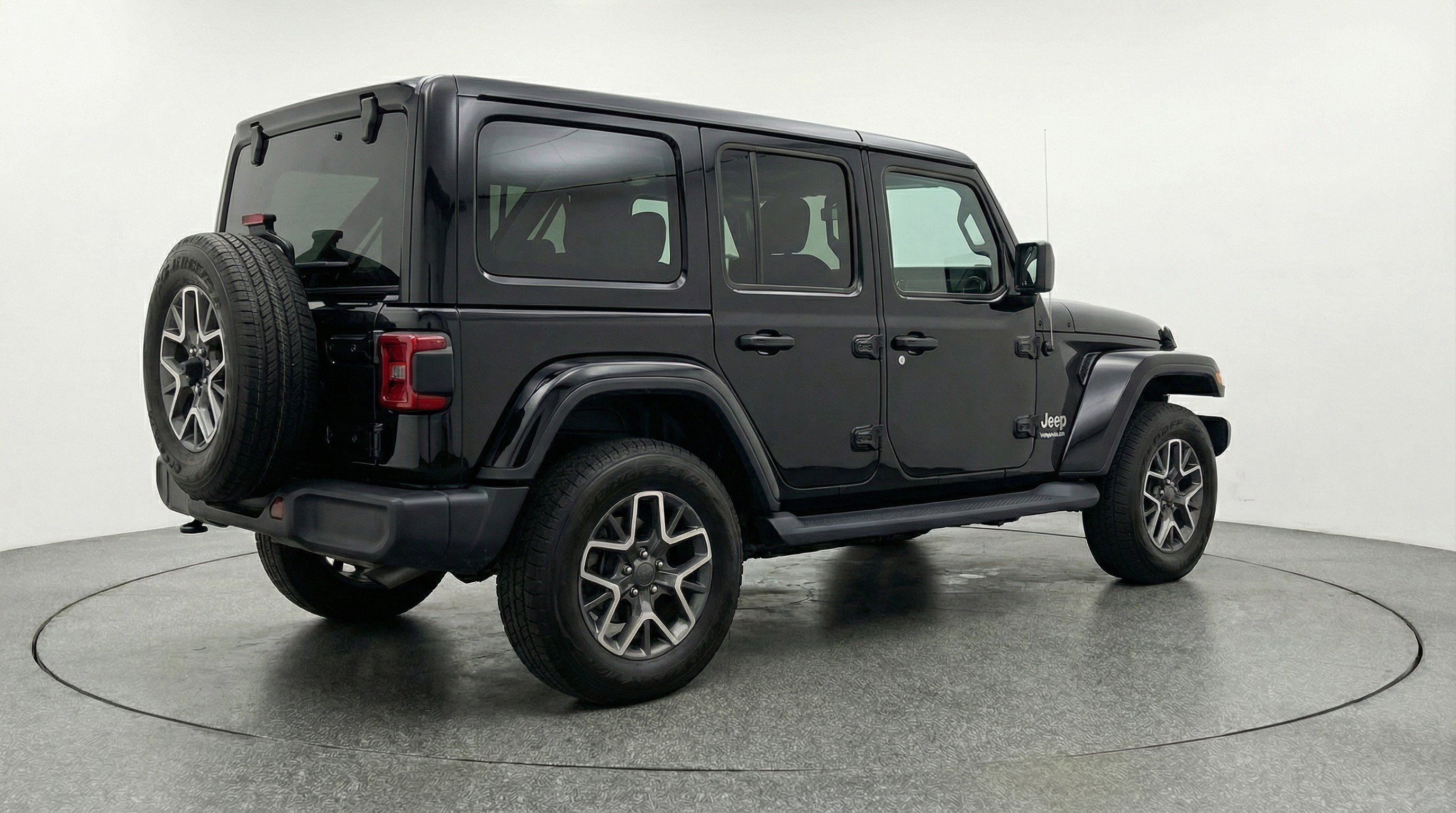 Used 2025 Jeep Wrangler Sahara image 9