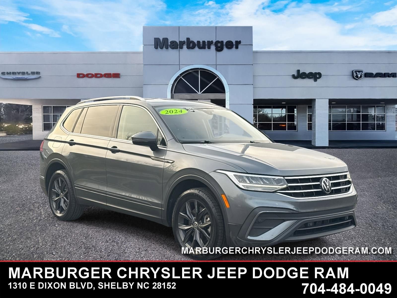 Used 2024 Volkswagen Tiguan SE AWD/4WD image 1